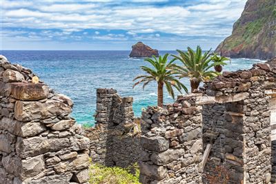Dorf Calhau im Tal Sao Jorge